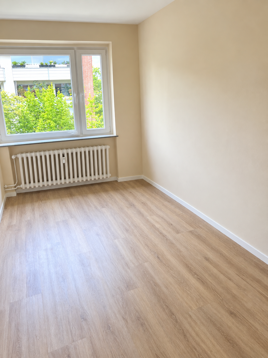 Zwei-Zimmer-Wohnung in Hamburg nach der Entrümpelung durch HausHelden
